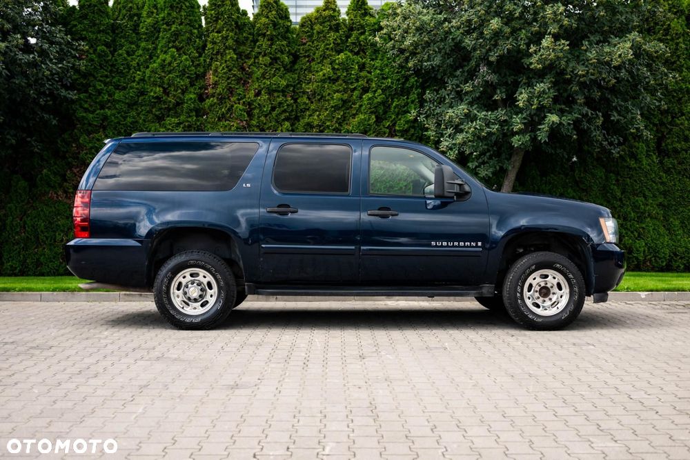 Chevrolet Suburban - 9