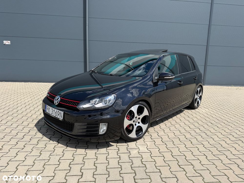 Volkswagen Golf - 1