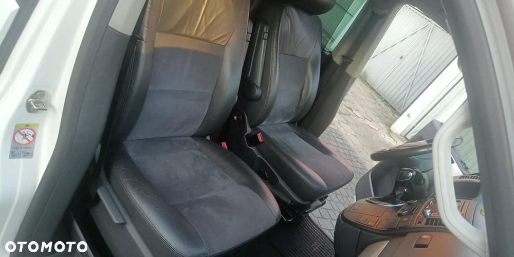 Volkswagen Multivan - 11