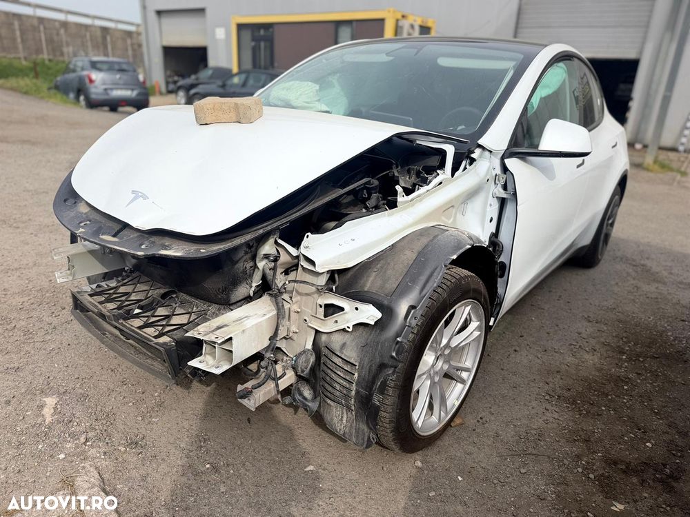 Tesla Model Y - 2