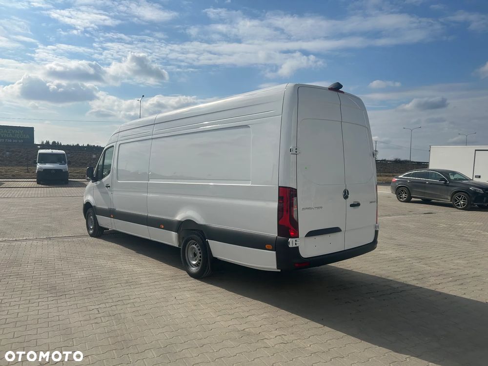 Mercedes-Benz Sprinter - 2
