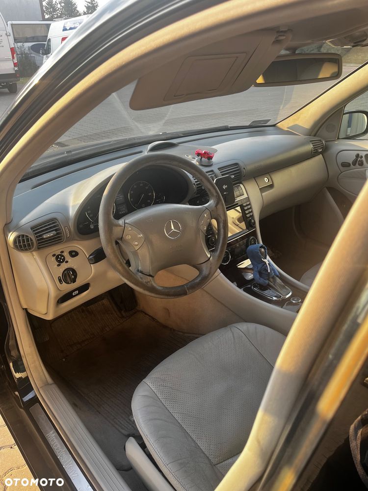 Mercedes-Benz Klasa C 240 T Avantgarde 4-Matic - 6