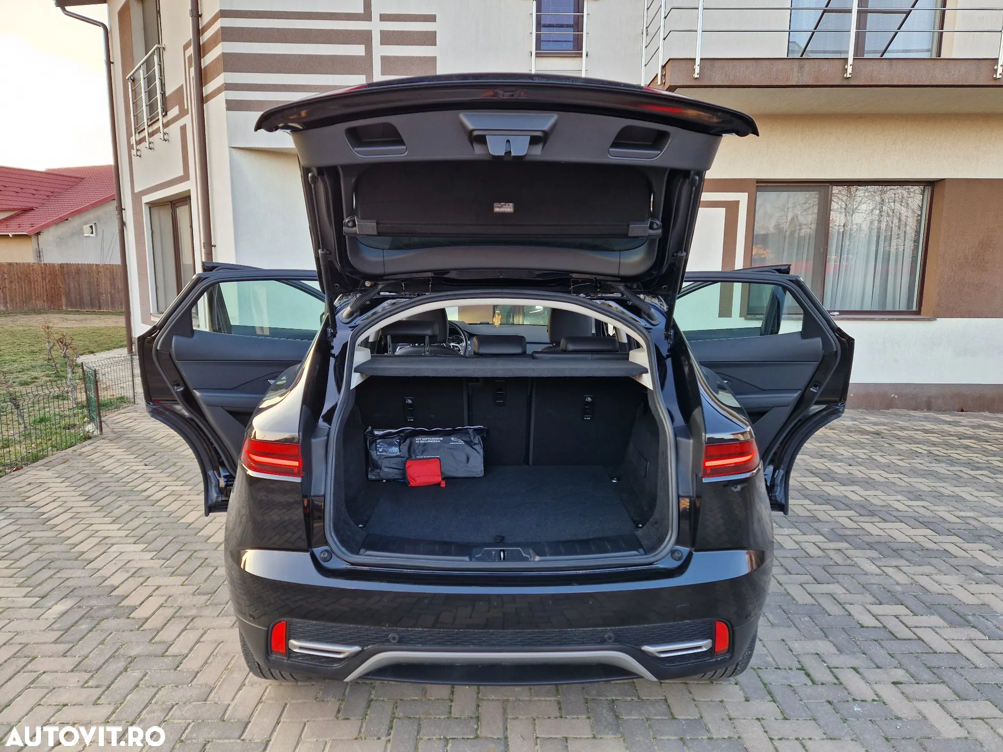 Jaguar E-Pace D165 AWD R-Dynamic HSE - 28