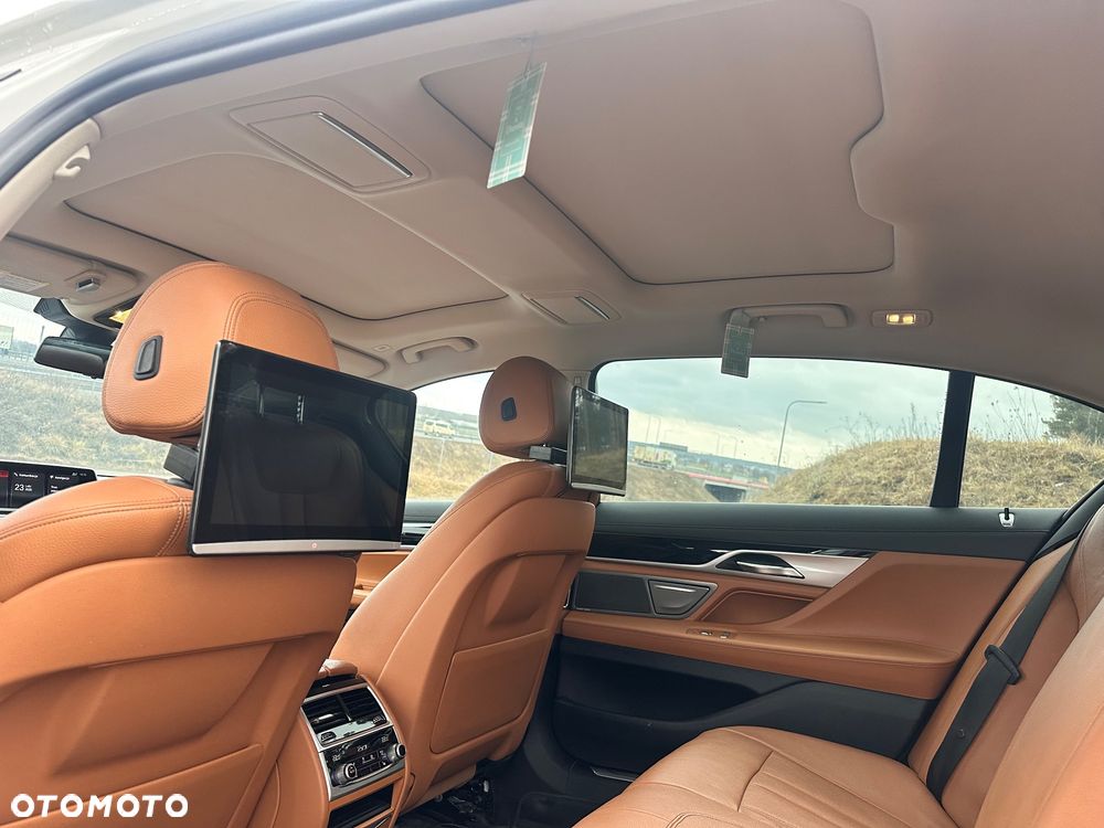 BMW Seria 7 740Li xDrive - 14