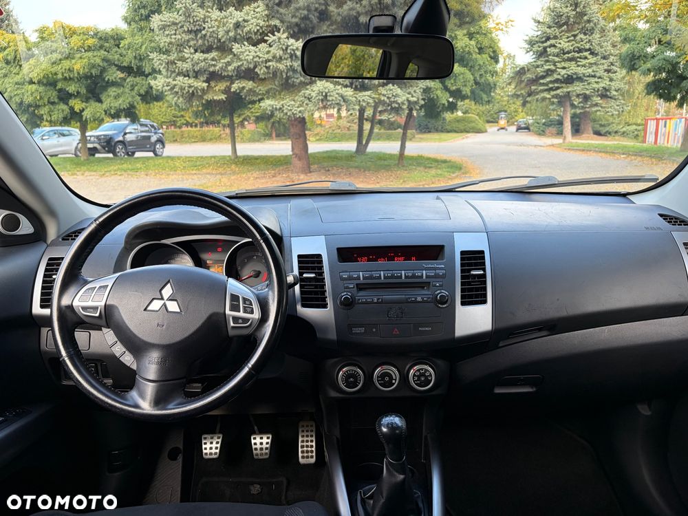 Mitsubishi Outlander 2.4 4WD Invite - 16