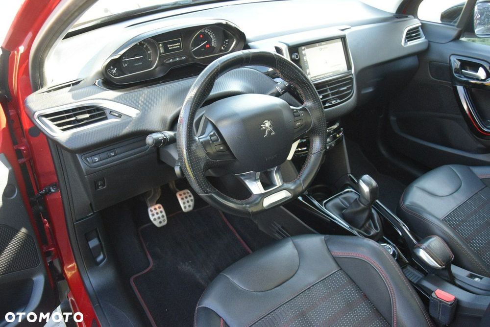 Peugeot 2008 1.2 Pure Tech Allure S&S - 32