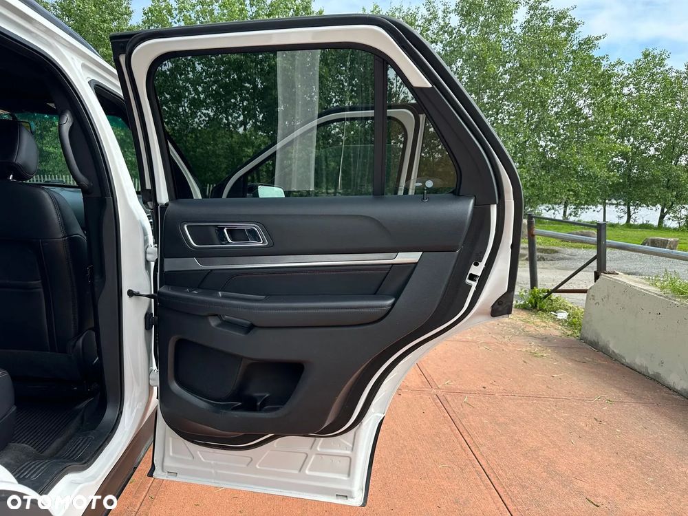 Ford Explorer - 20