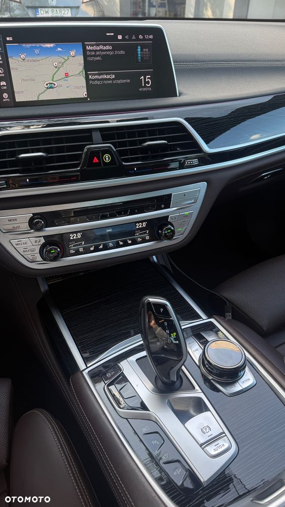 BMW Seria 7 745e sport - 10