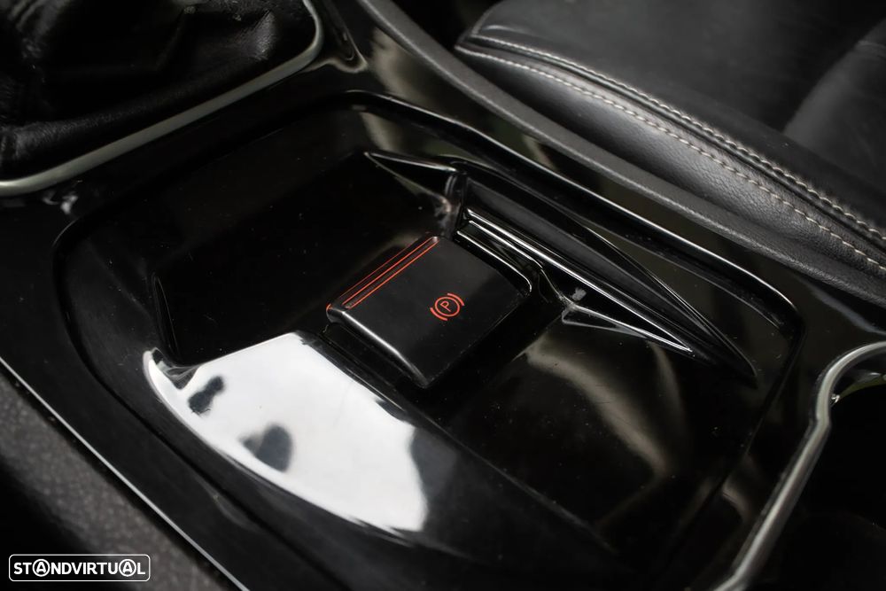 Ford S-Max 2.0 TDCi DPF Titanium - 24