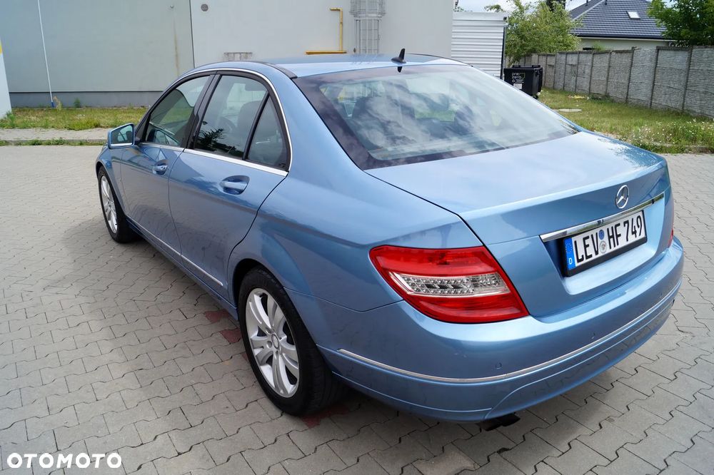 Mercedes-Benz Klasa C 180 CGI Automatik BlueEFFICIENCY Avantgarde - 11