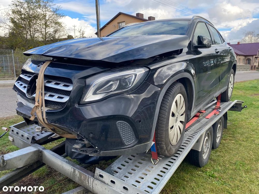 Mercedes-Benz GLA 250 4Matic 7G-DCT AMG Line - 1