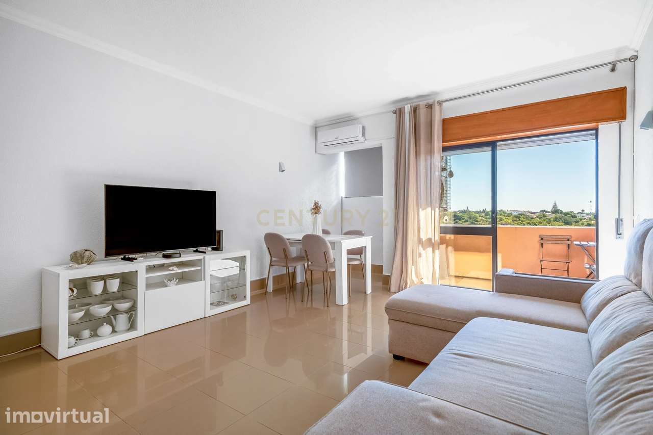 Apartamento T1 renovado com piscina em Montechoro - Grande imagem: 2/18