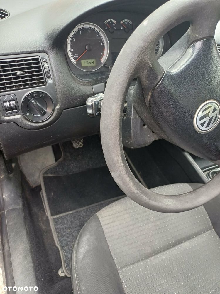Volkswagen Golf - 4