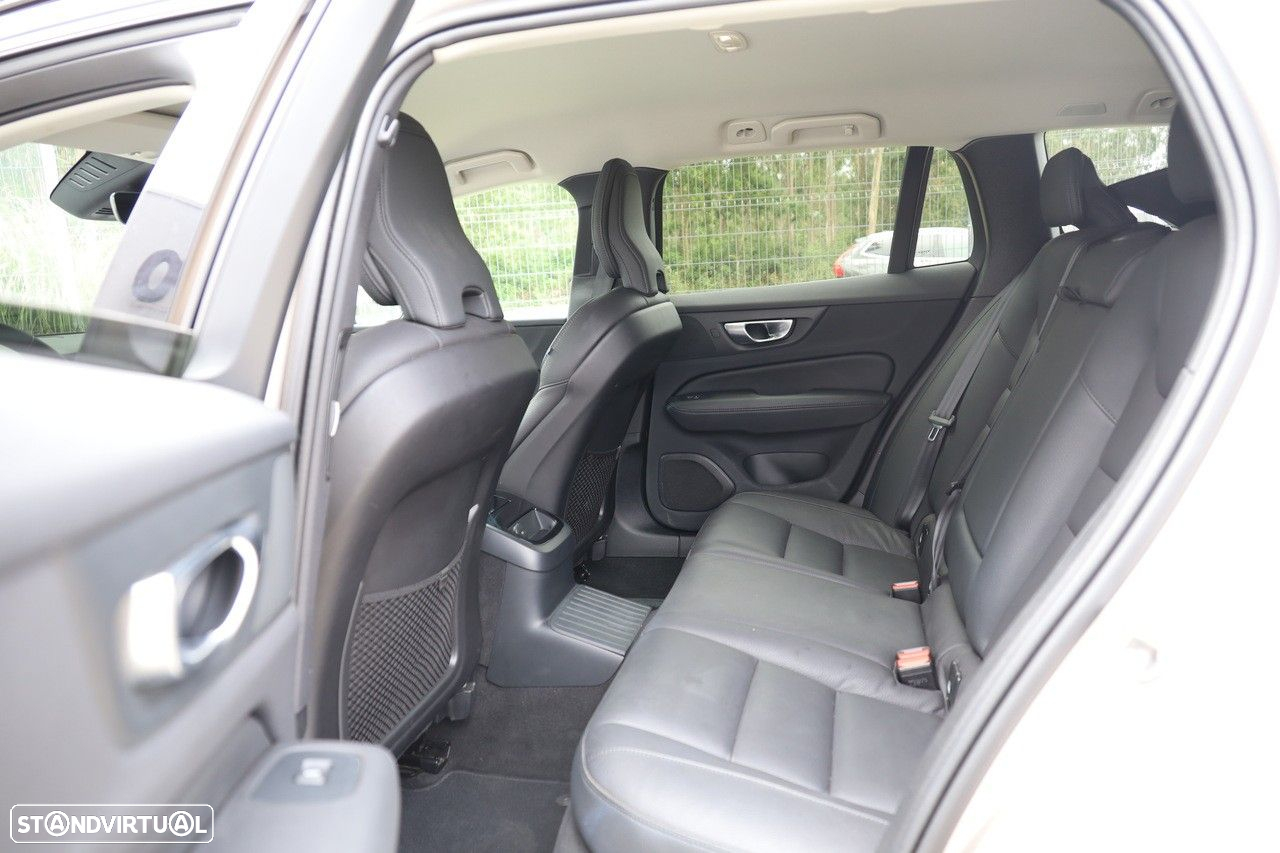 Volvo V60 2.0 T6 AWD TE Plus Dark - 11