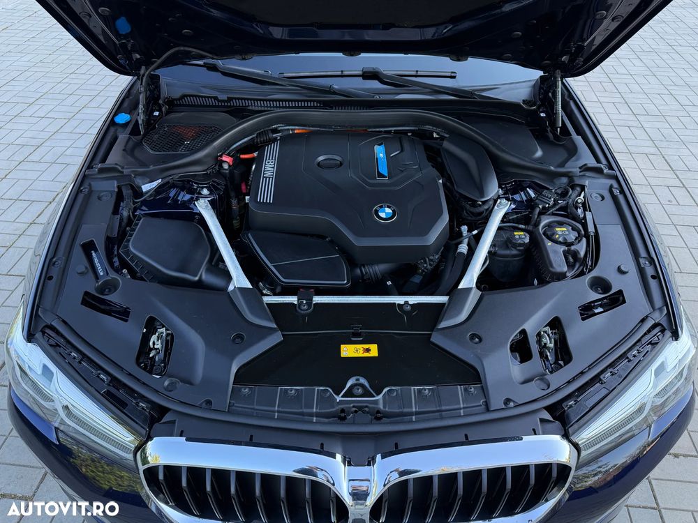 BMW Seria 5 530e Aut. Luxury Line - 36