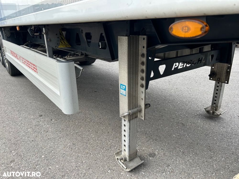 Alta Peischl, Walking floor, 2022, Jante Al, podea 10mm, factura externa - 11