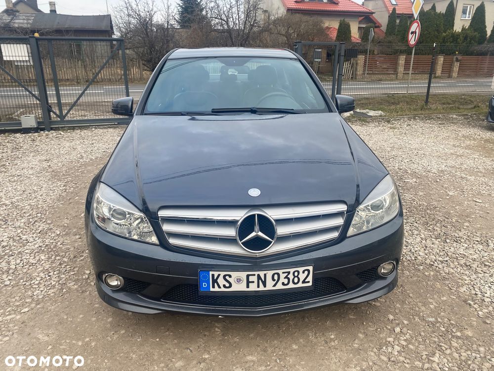 Mercedes-Benz Klasa C 180 CGI BlueEFFICIENCY Avantgarde - 2