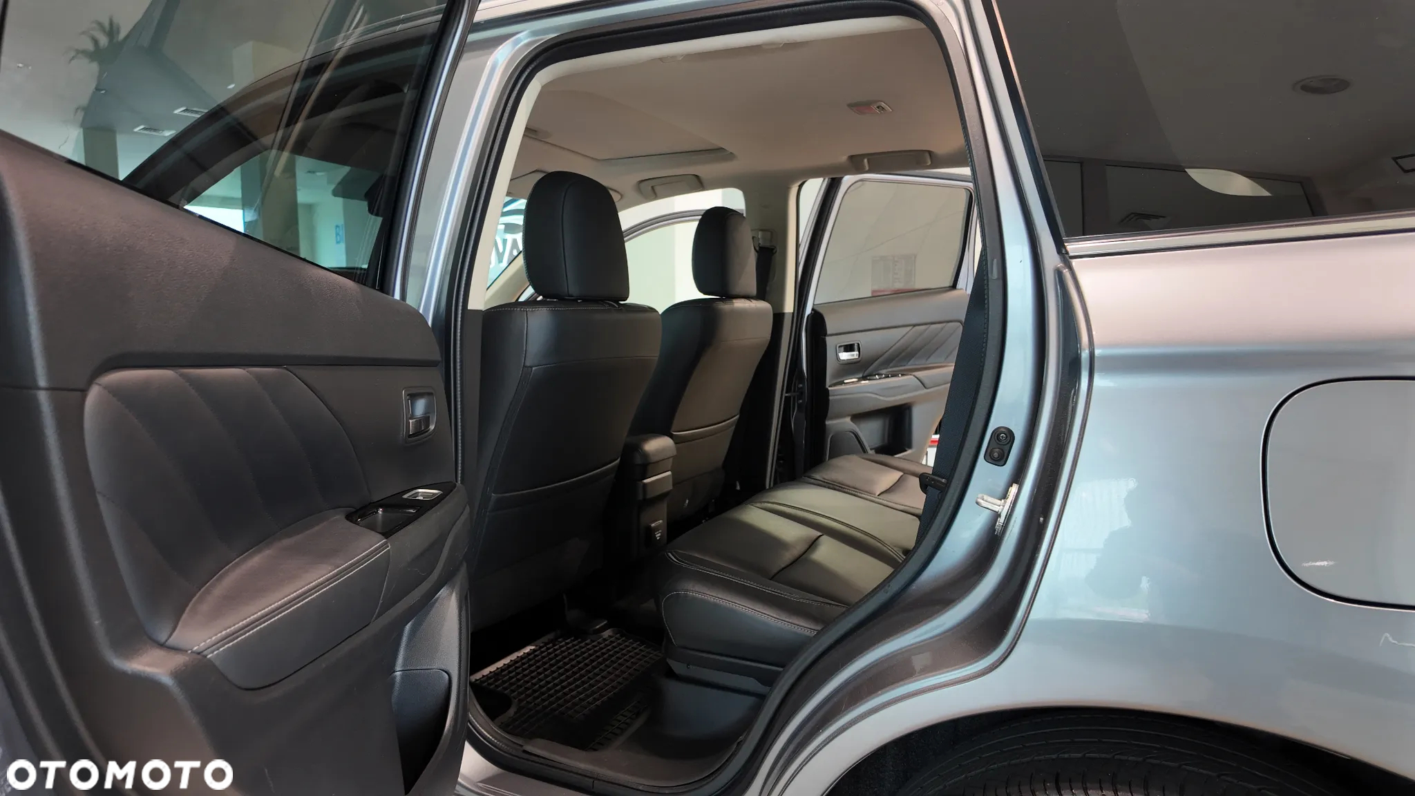 Mitsubishi Outlander 2.0 4WD Plug-In Hybrid - 30