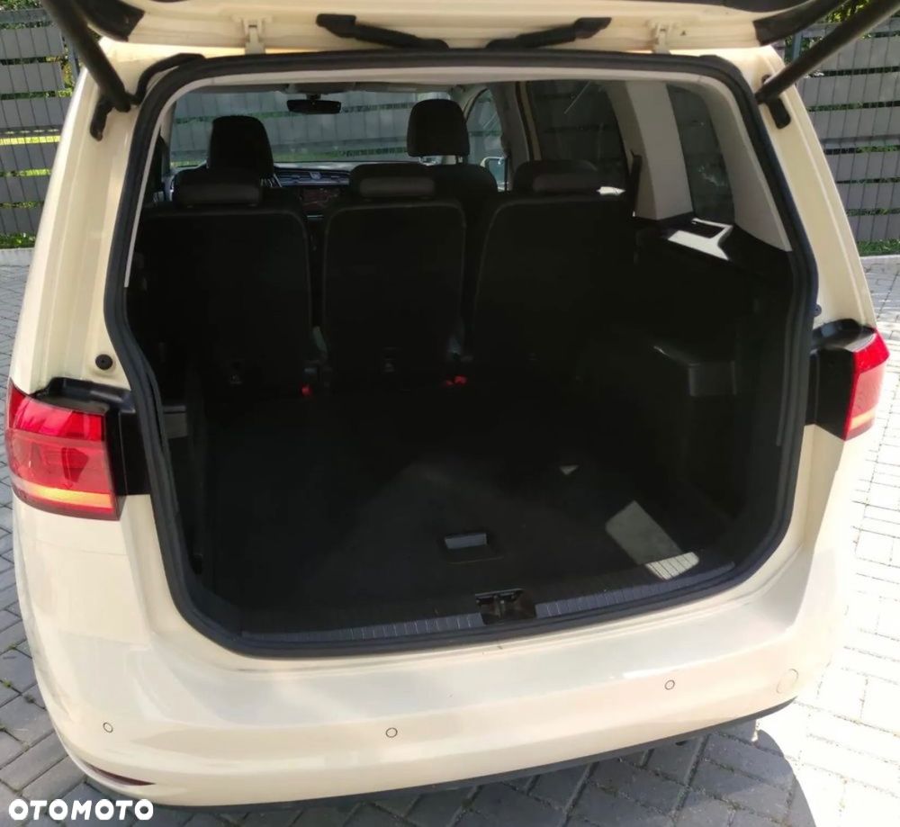 Volkswagen Touran - 24