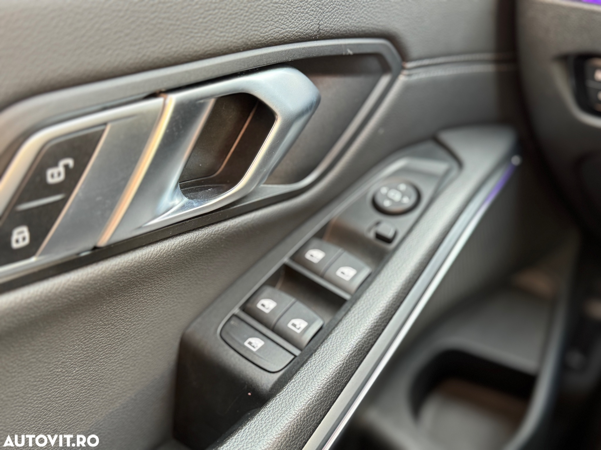 BMW Seria 3 320i AT - 27