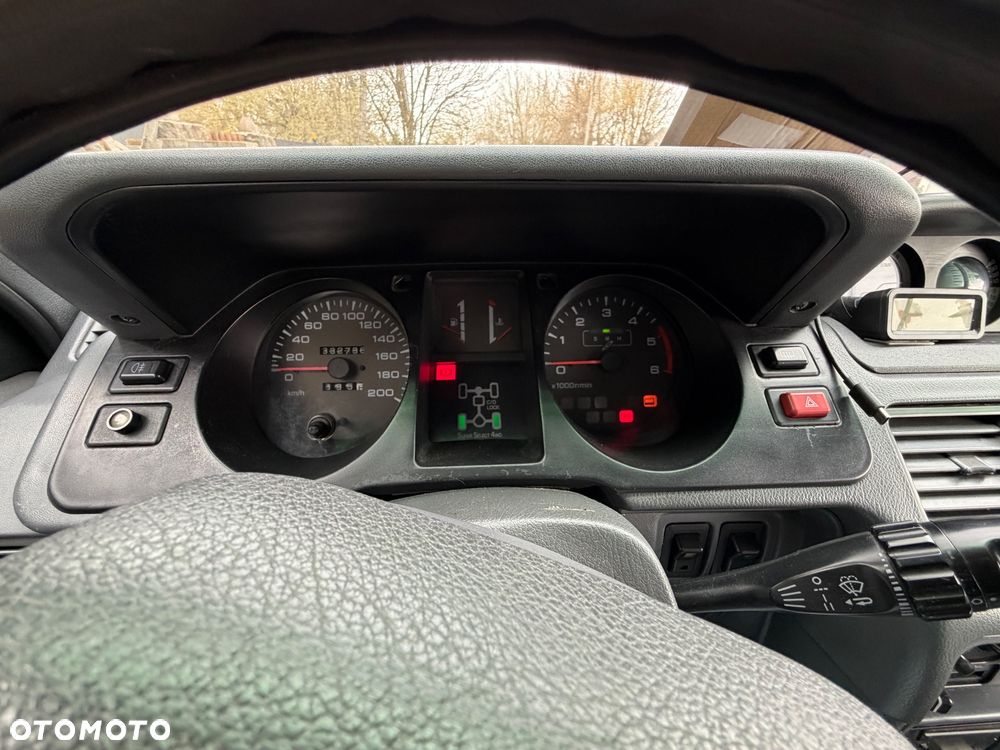 Mitsubishi Pajero - 16