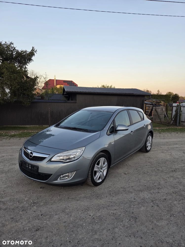 Opel Astra 1.4 ecoFLEX Cosmo - 2