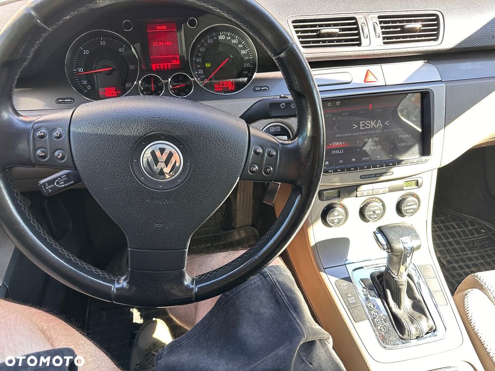 Volkswagen Passat - 25