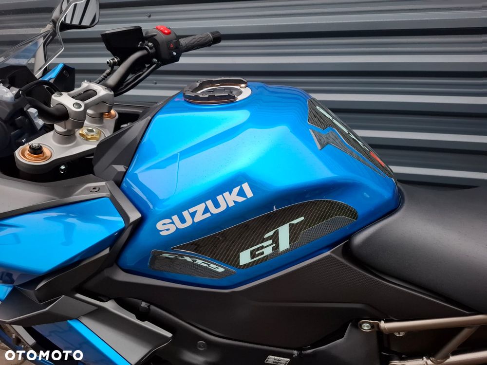 Suzuki GSX - 8