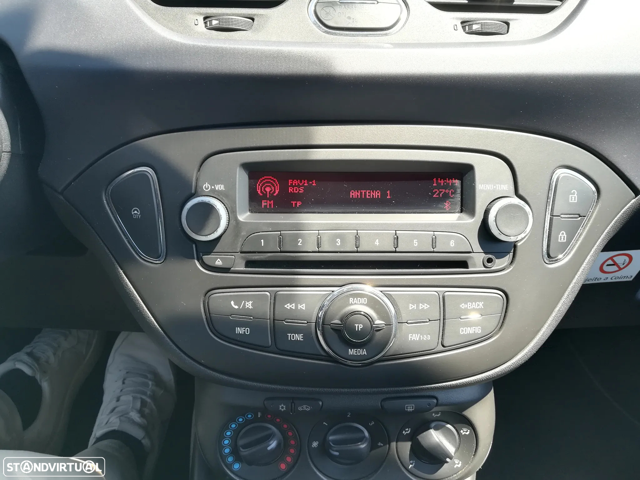 Opel Corsa 1.2 120 Anos - 17