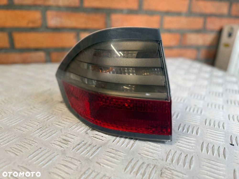 LAMPA LEWA TYLNA FORD S-MAX - 3