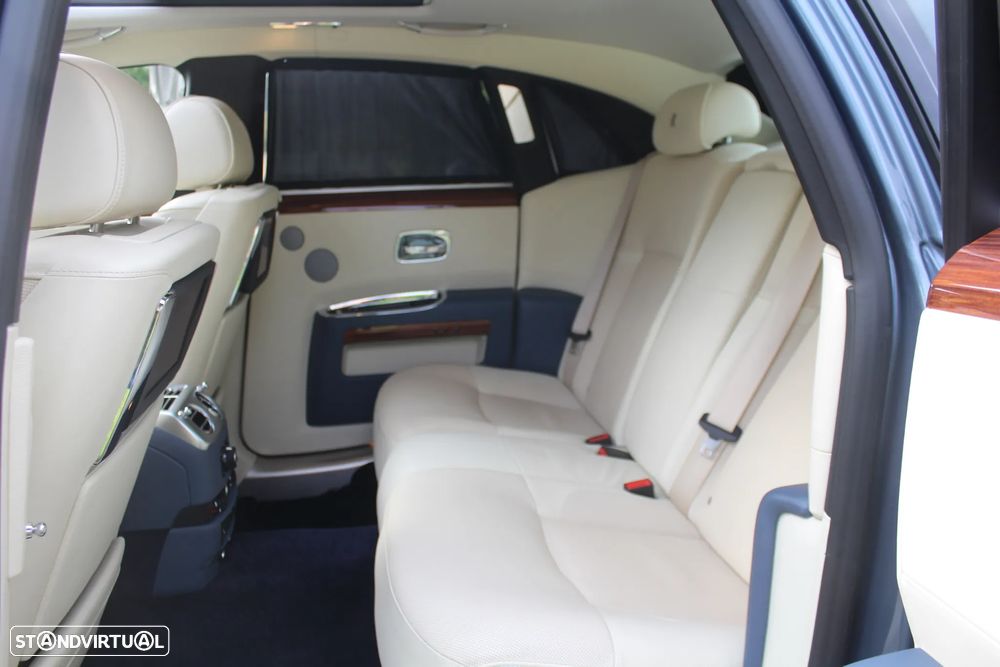 Rolls Royce Ghost - 35