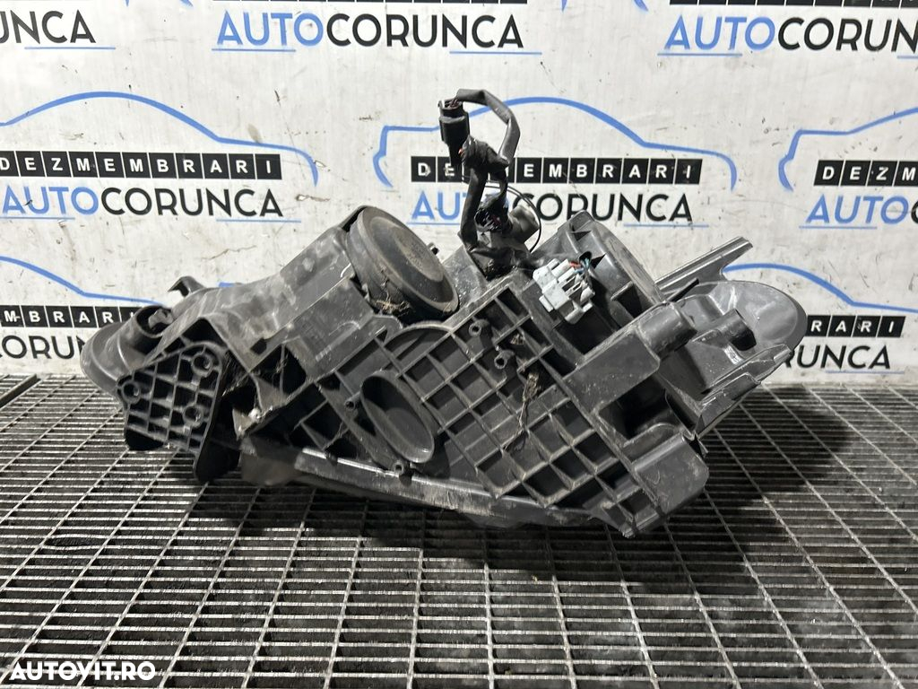 Far Dreapta Nissan Qashqai Facelift 2010 - 2013 SUV 4 Usi (1291) Cu lupă - 4