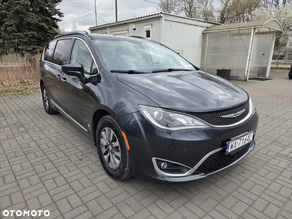 Chrysler Pacifica - 10