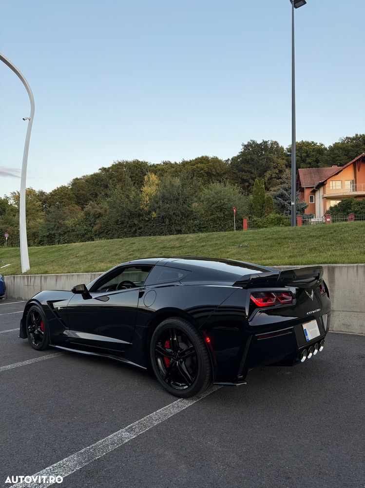 Chevrolet Corvette - 4