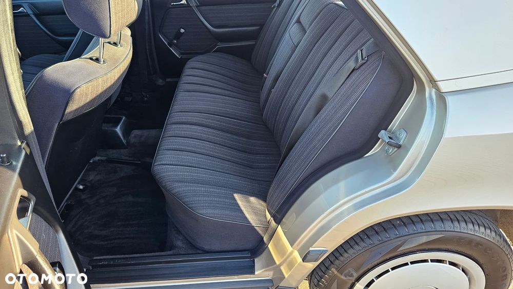 Mercedes-Benz W124 (1984-1993) - 27