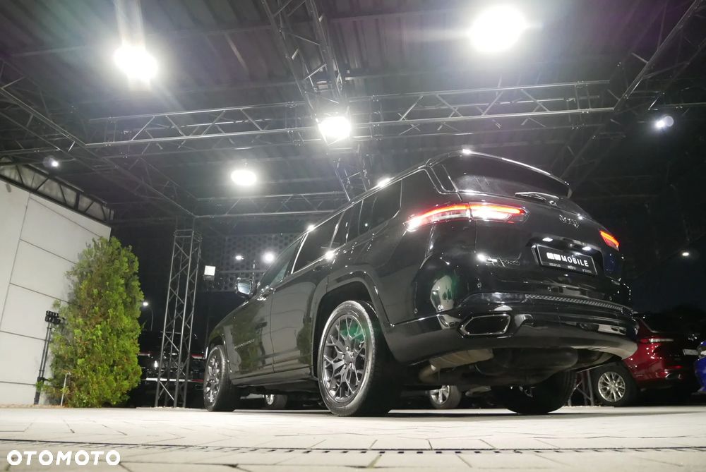 Jeep Grand Cherokee - 36