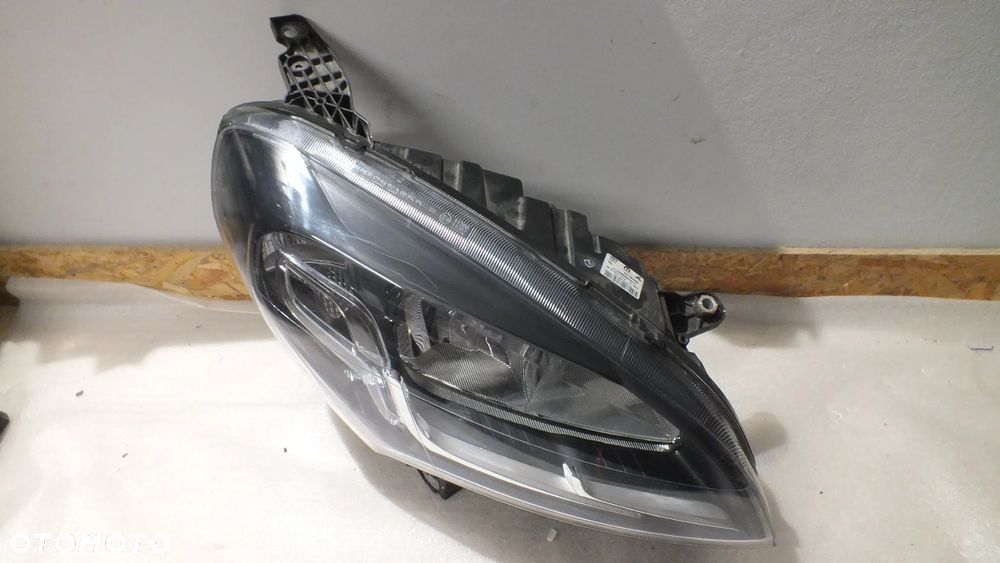 Lampa przednia prawa Fiat Doblo II lift - 2