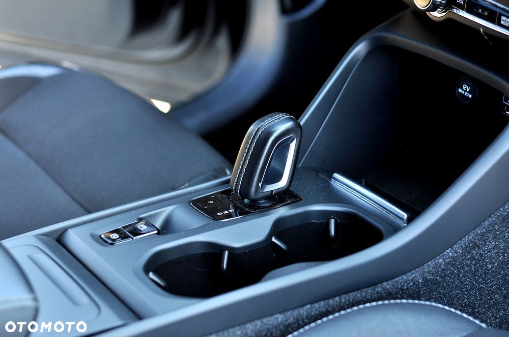 Volvo XC 40 T3 Momentum Pro - 32