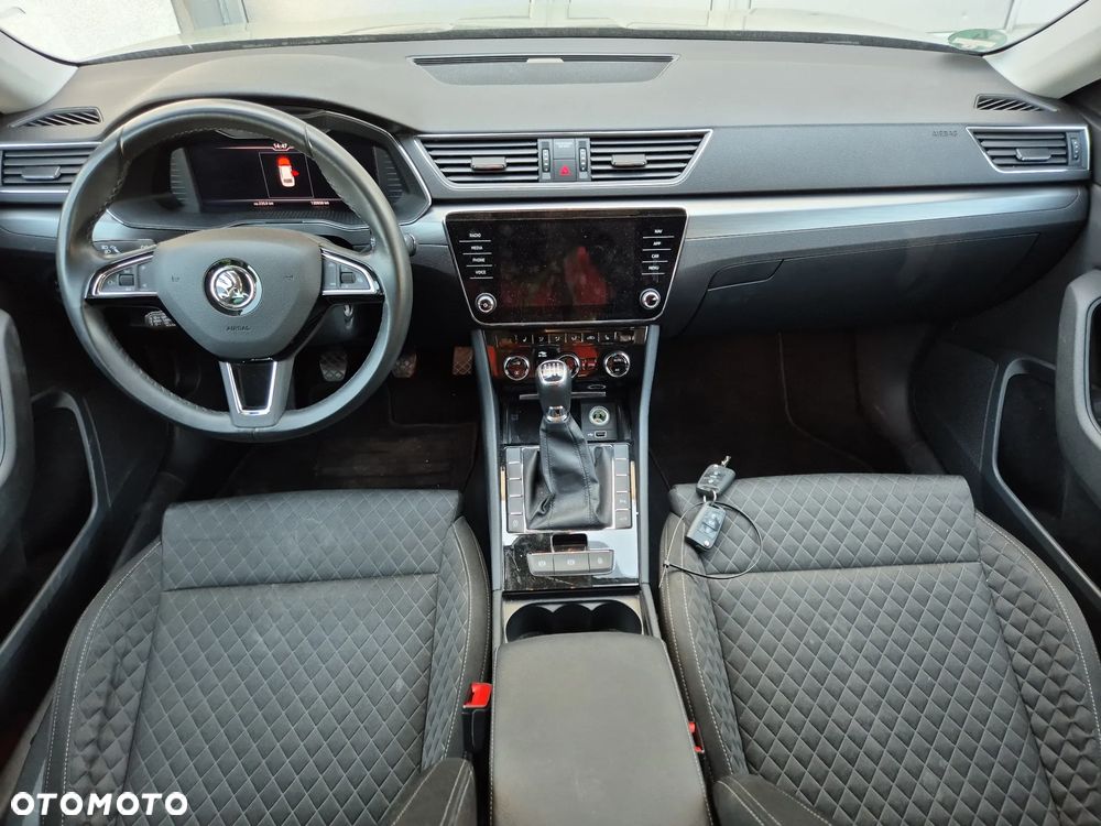 Skoda Superb 2019 photo 2