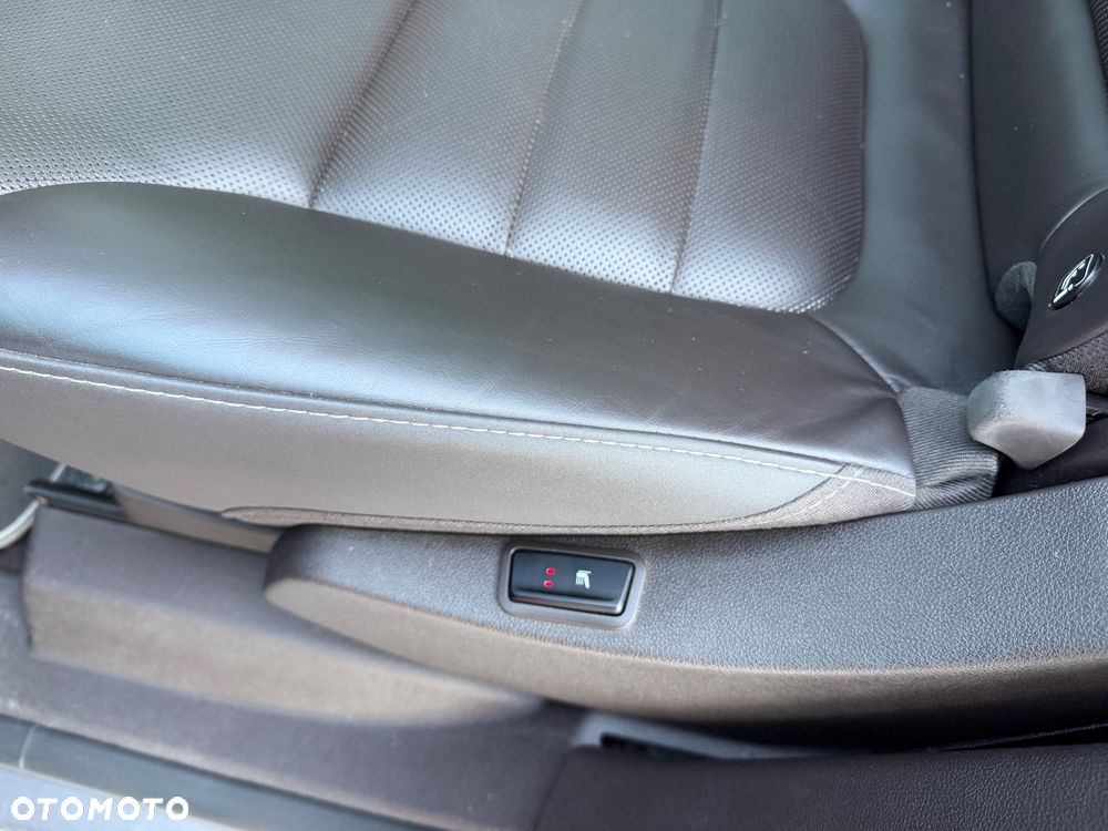 Renault Espace 1.6 dCi Energy Initiale Paris EDC - 25