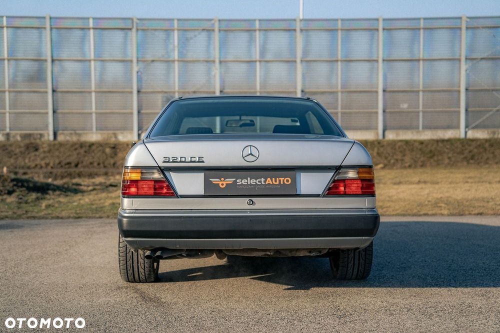 Mercedes-Benz Klasa E 320 - 6
