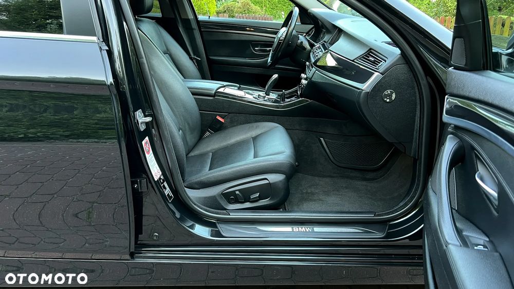 BMW Seria 5 530d Sport-Aut - 23