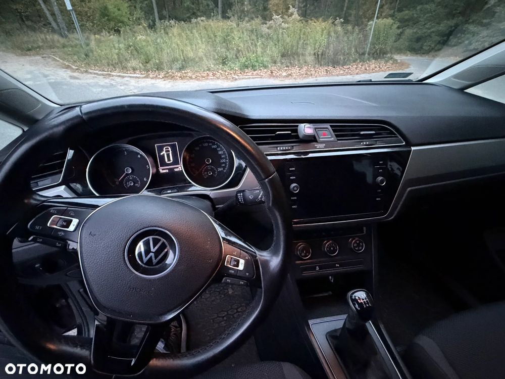 Volkswagen Touran - 8