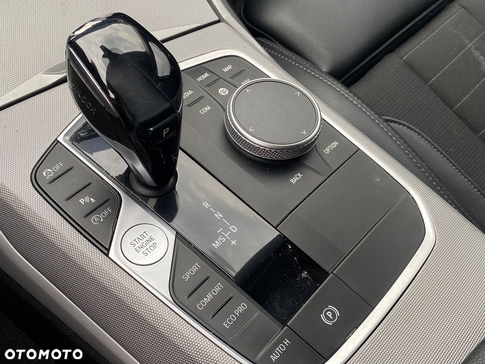 BMW Seria 3 320d xDrive - 24