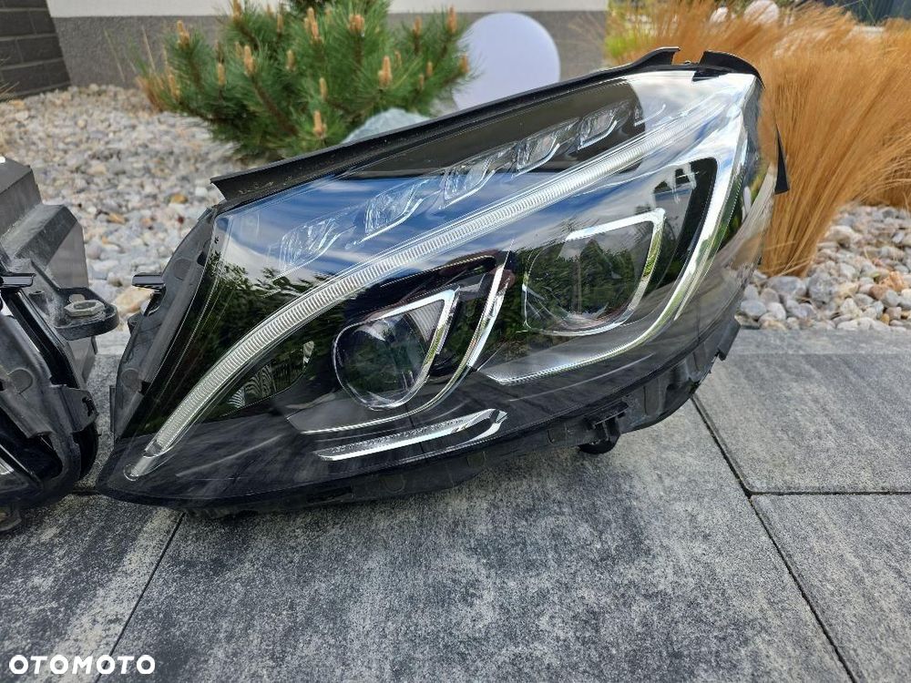 MERCEDES C KLASA 205 Lampy przód Full Led Inteligent 2059063104 2059063204 - 3