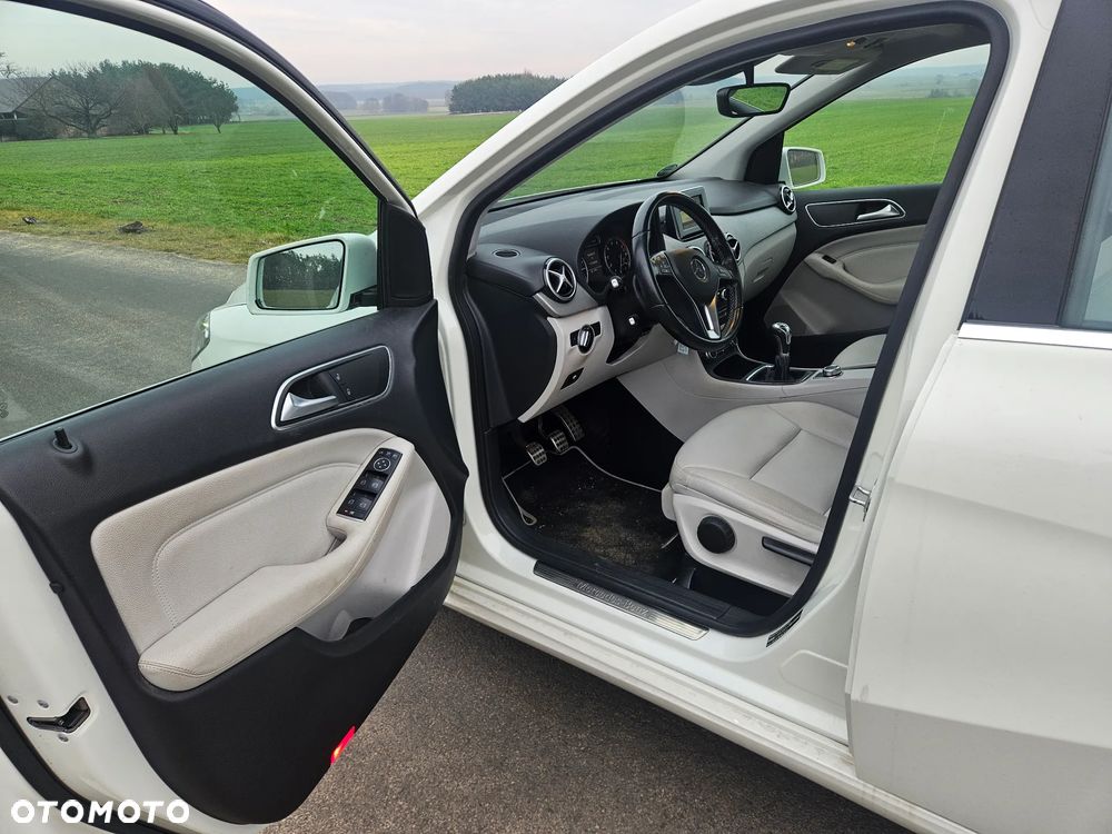 Mercedes-Benz Klasa B 180 BlueEFFICIENCY Edition Style - 28