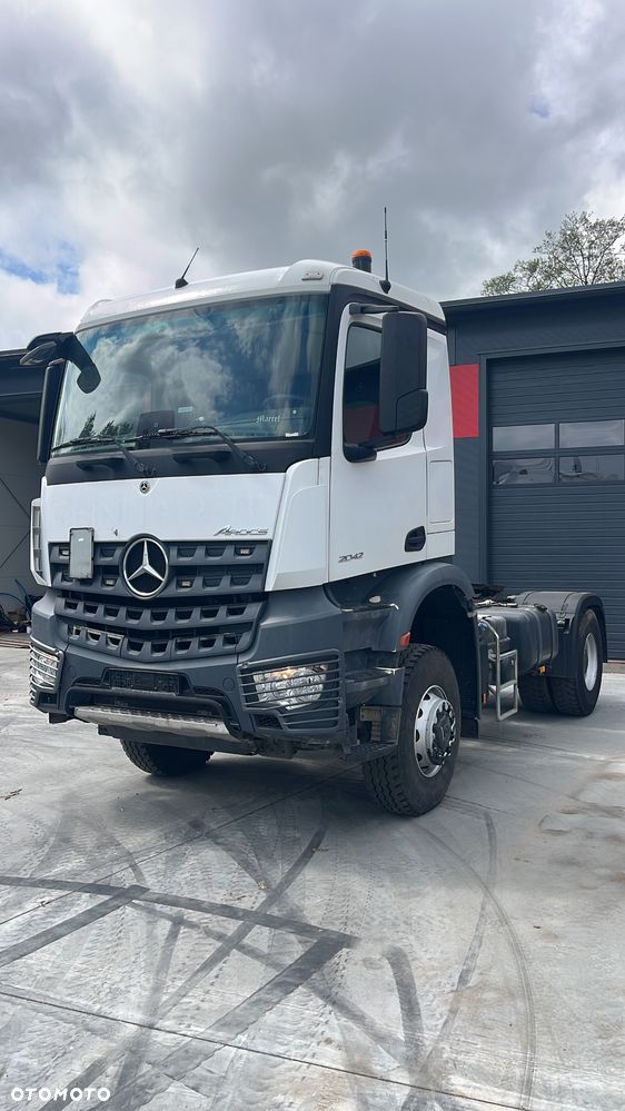 Mercedes-Benz 4X4 AROCS 2042 Tylko 179 tys km !!! Łóżko ! Duży Reduktor! Bieg Terenowy Napęd na wał, hydraulika do wywrotu, wywrotki, z Niemiec AROCS 4x4 stały napęd na wał, (nie HAD, nie Hydrodrive), hydraulika - 1
