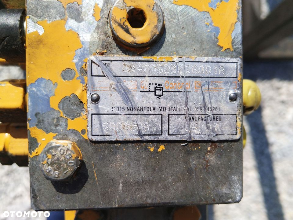 Siłownik Liebherr A900 A902 A904 A906 A312 A316 [D-143 S1-70 S2-90 T-70] - 12