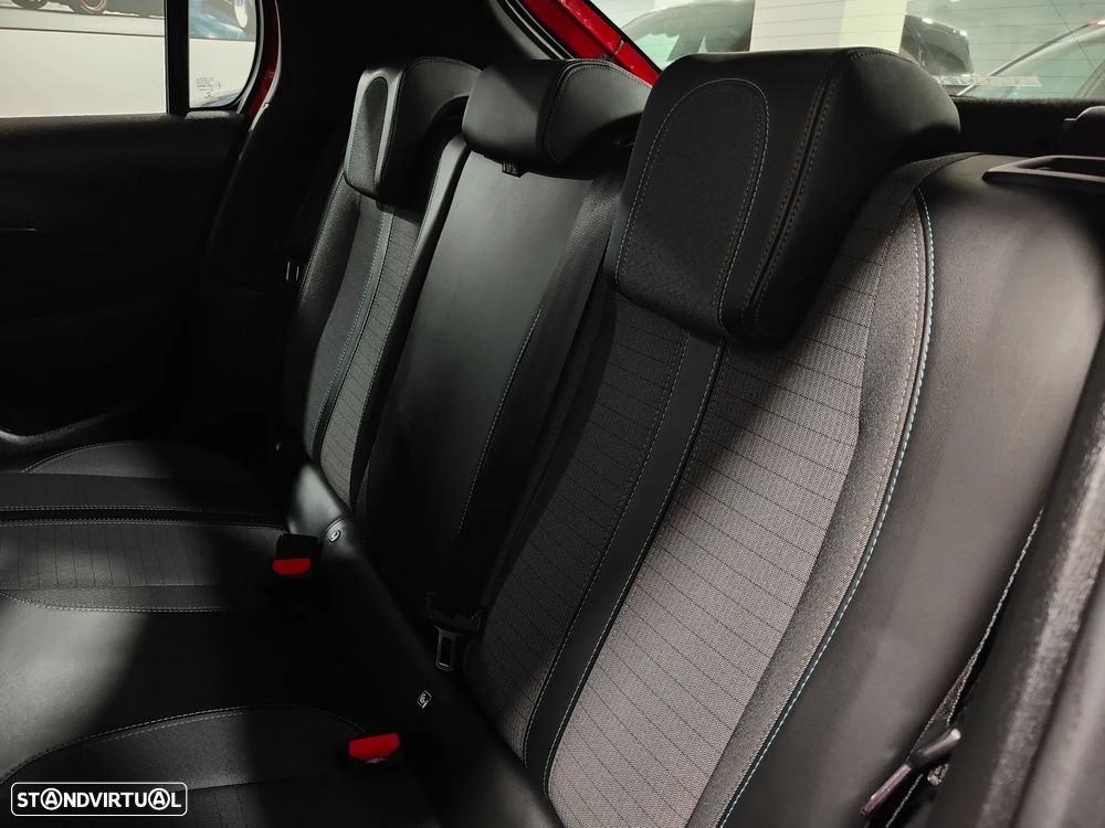 Peugeot 208 1.2 PureTech Allure EAT8 - 38