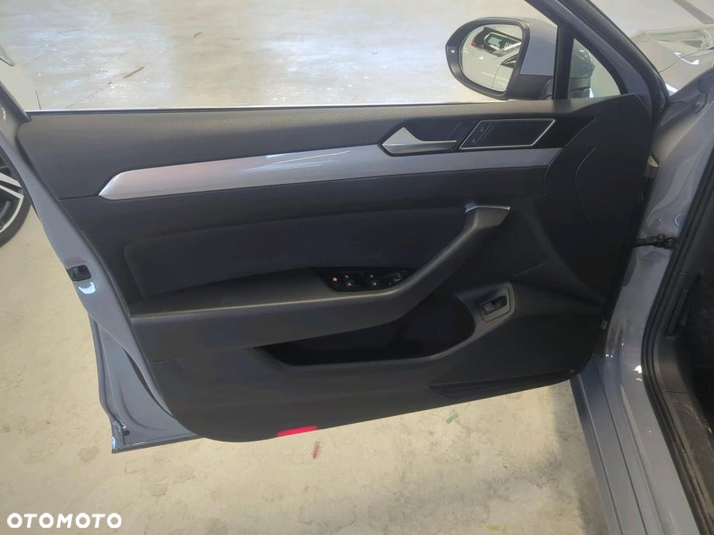 Volkswagen Passat 2.0 TSI Business DSG - 16